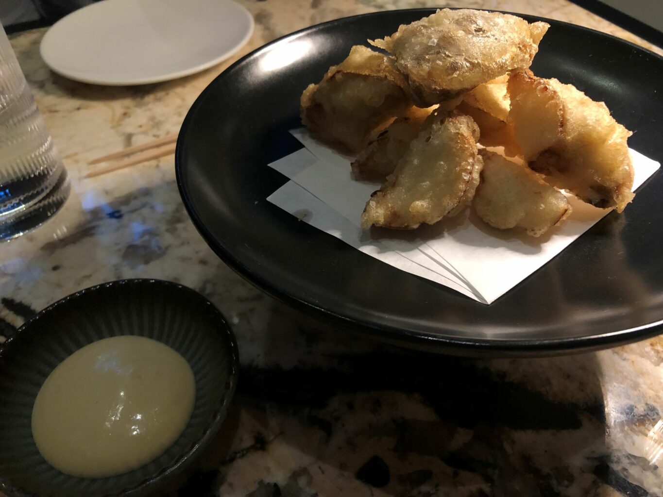 Tempura di porcini, maionese piccante allo yuzukoshō.