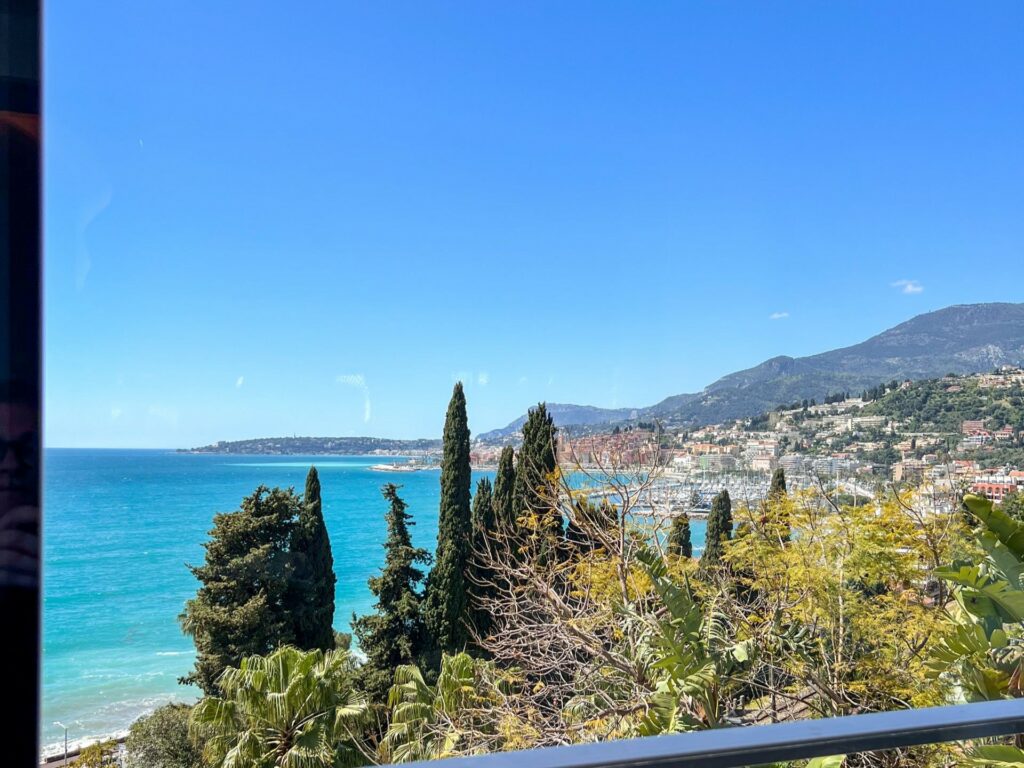 Il bellissimo panorama del ristorante Mirazur.