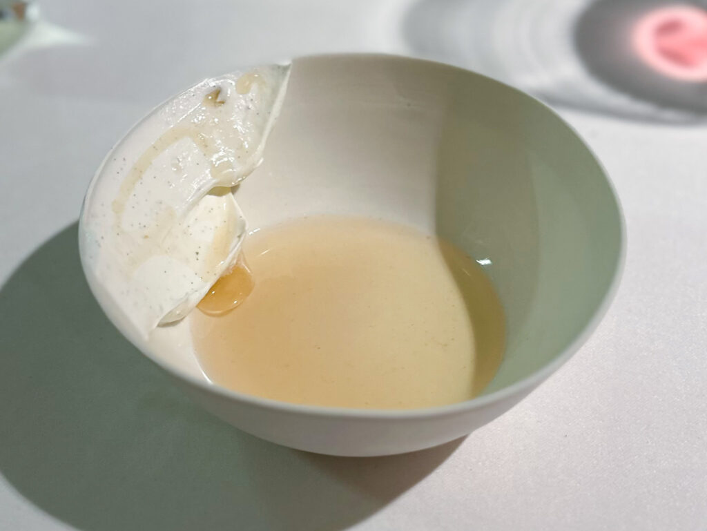 Fiori di acacia, crema chantilly del Ristorante l'Argine a Vencò