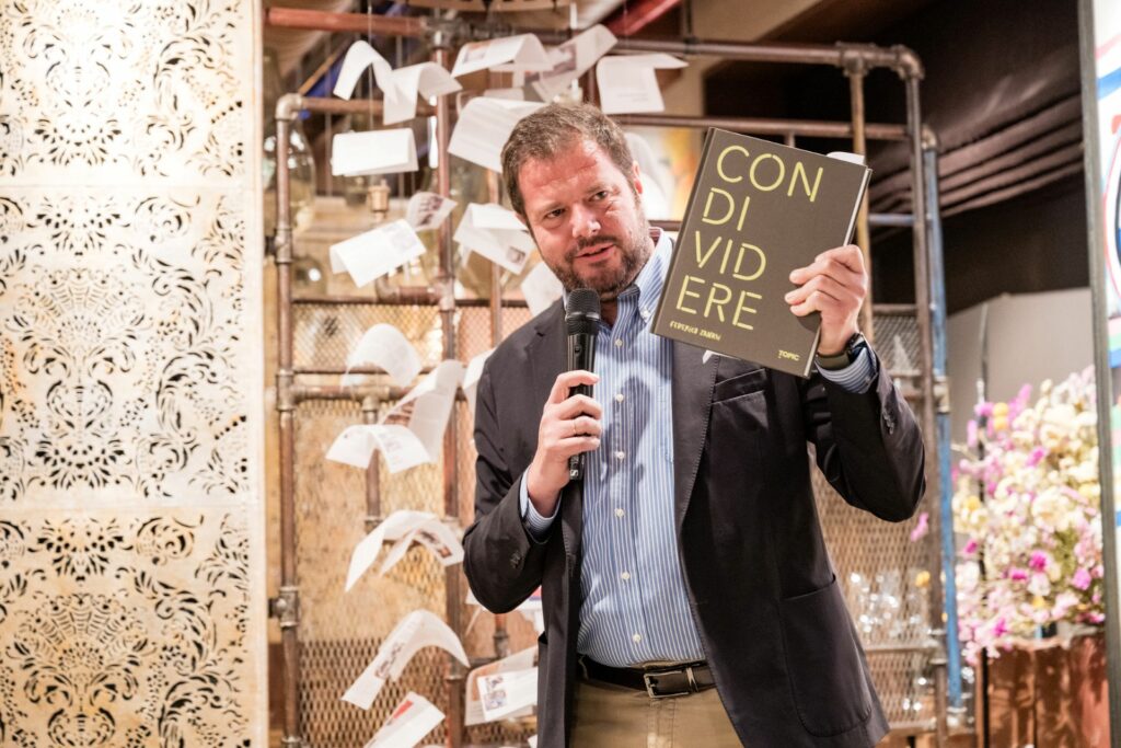 Marco Bolasco durante la presentazione del libro Condividere.