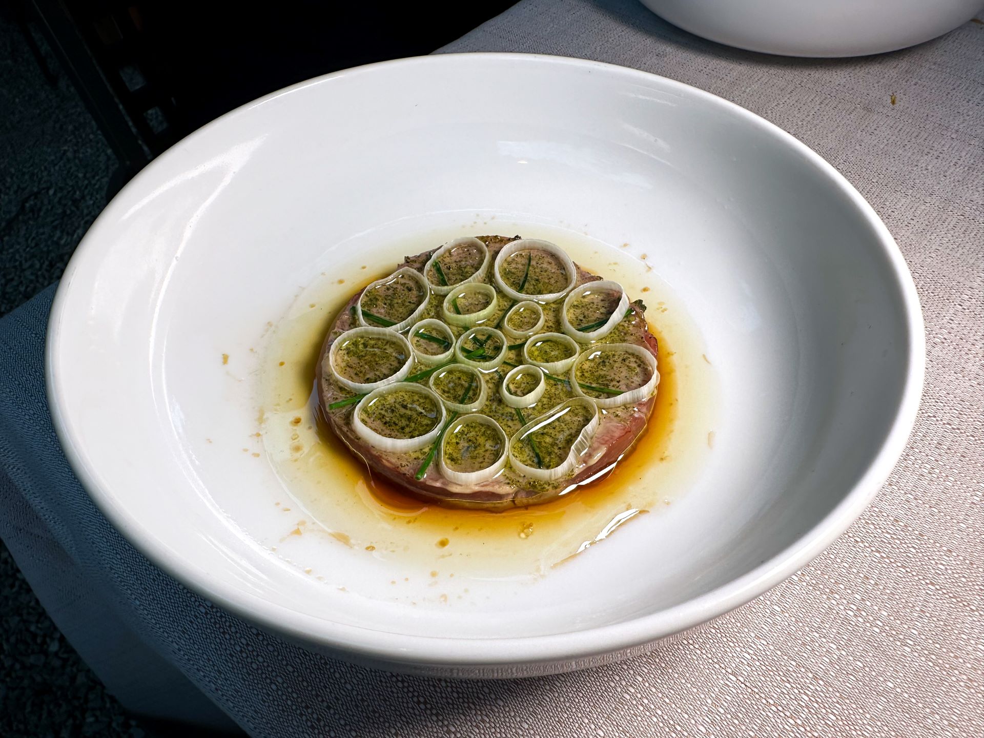 Filetto di vacca, coclearia, Ristretto di brodo, scottato con olio.
