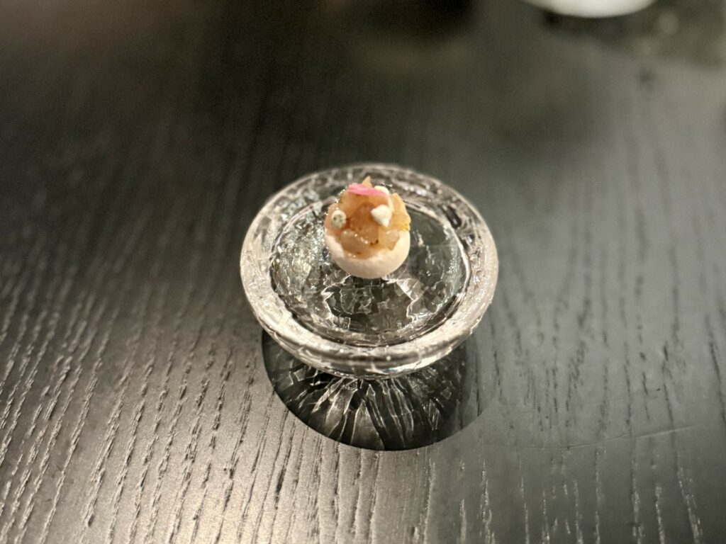 Meringa e tartarre di branzino del ristorante Idylio.