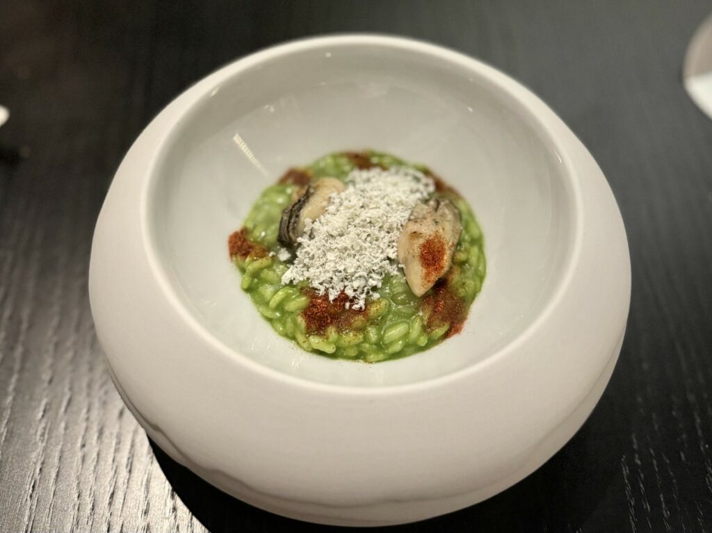 Risotto alla Cicoria ripassata, ostrica piastrata ed erborinato.