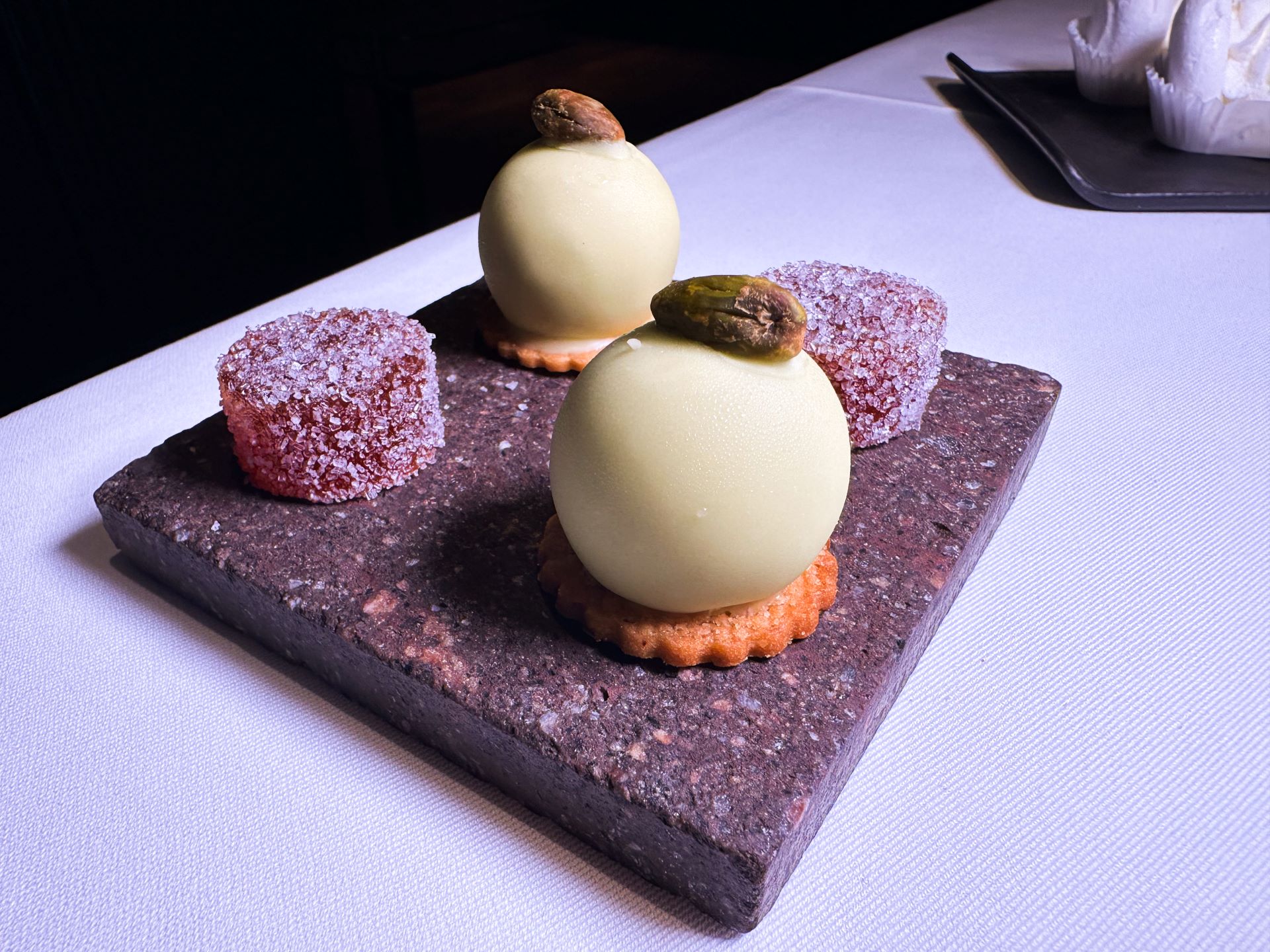 ...geleè e tartelletta al cioccolato bianco di Miramonti l'Altro.