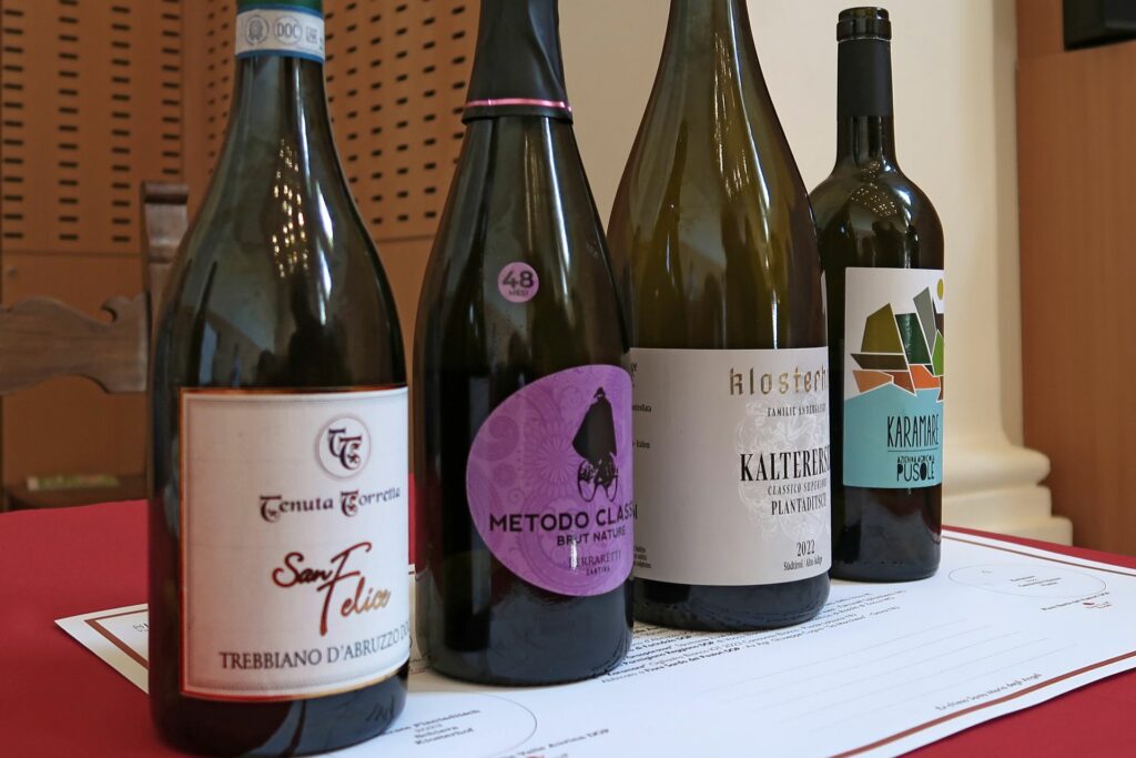 Le bottiglie degustate durante il laboratorio "All'Origine del Gusto" dell'evento Vignaioli Contrari.
