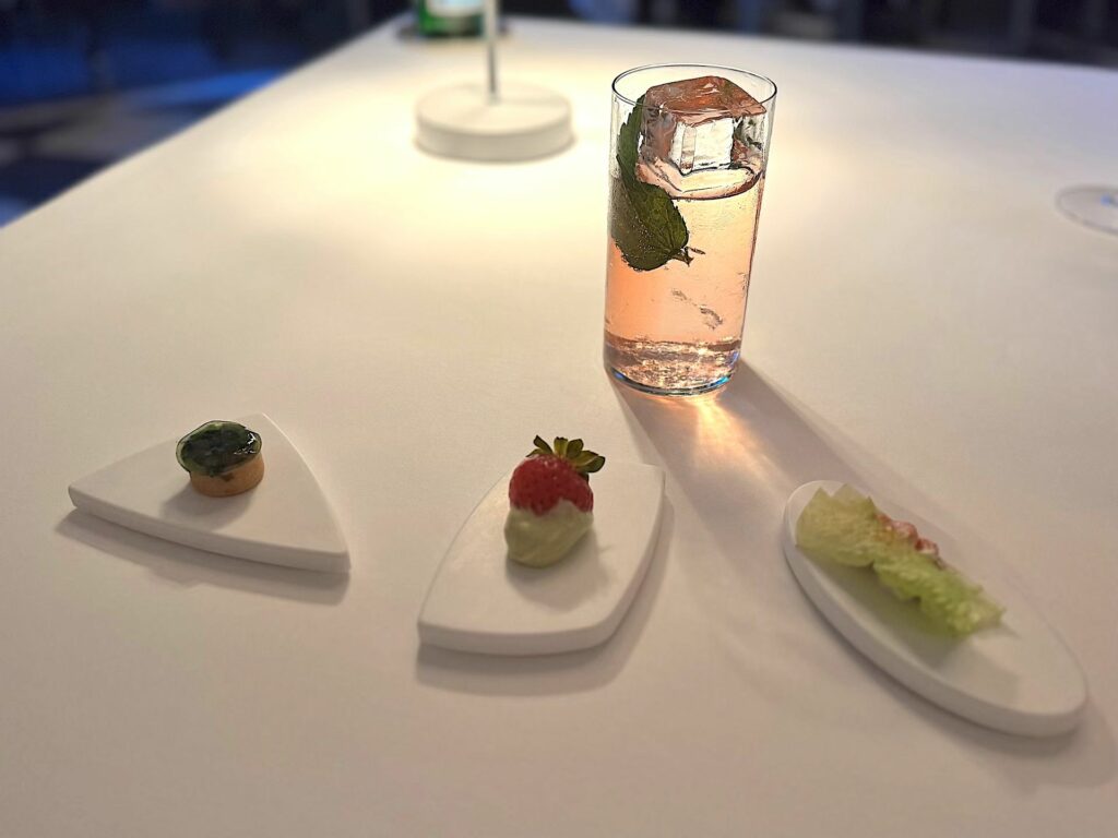 L’aperitivo, servito con ottimi cocktails (anche analcolici).