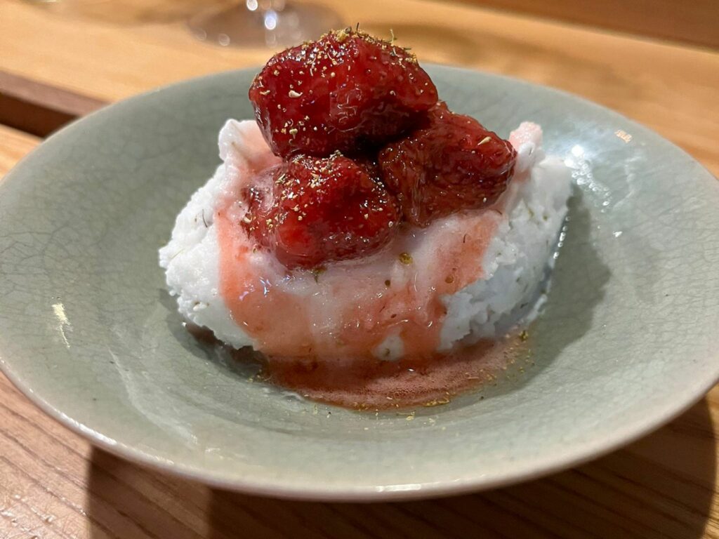 Sorbetto al finocchietto selvatico, composta di fragole.
