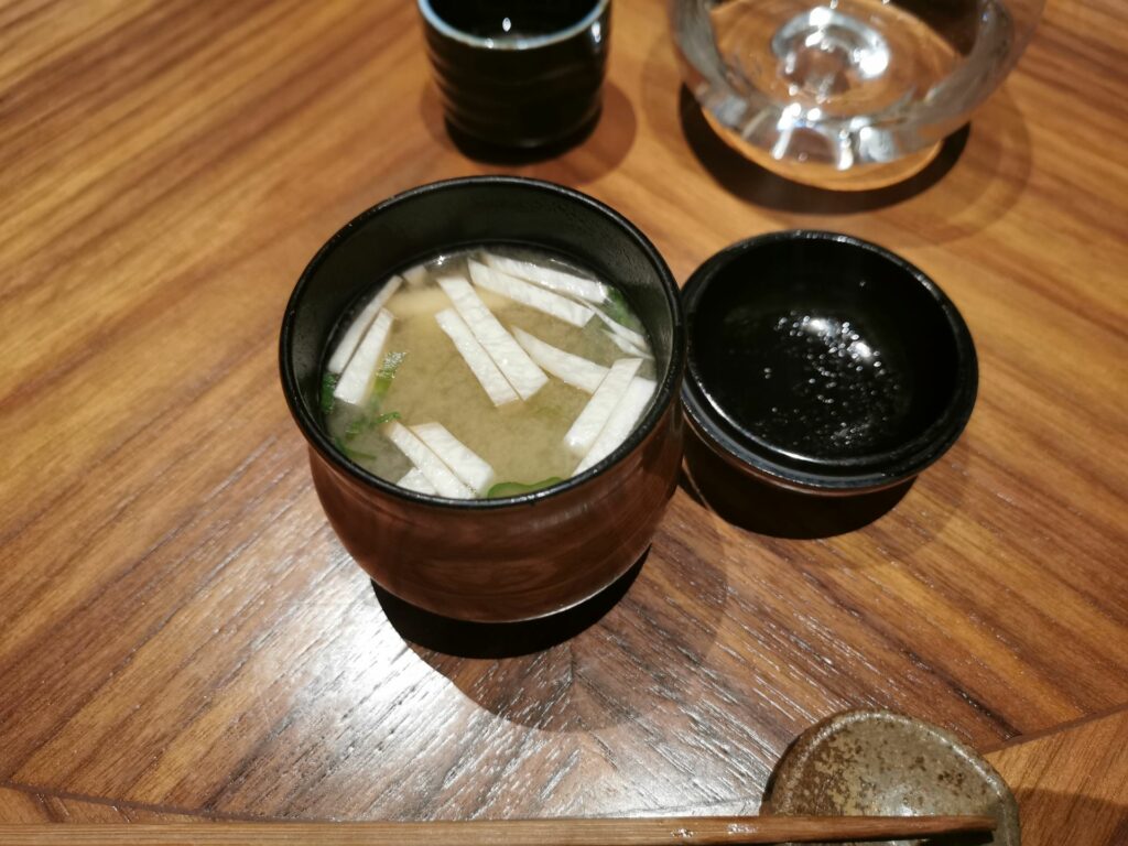 Tome-wan – Zuppa di miso, alghe funghi, tofu, negi.