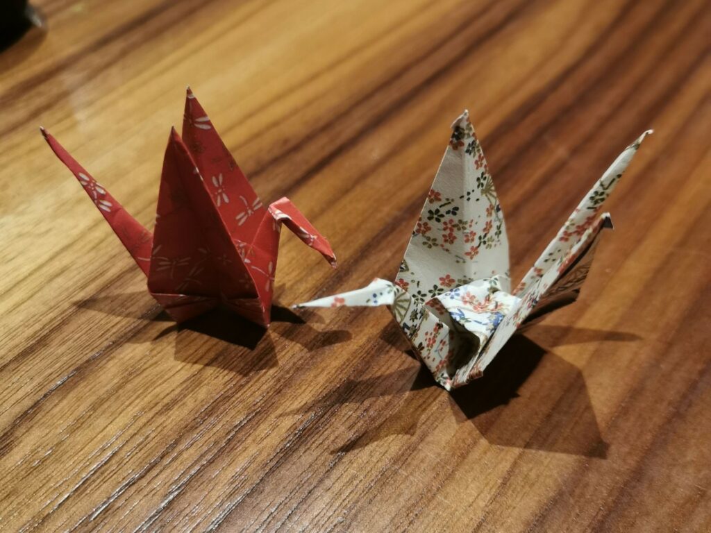 Gli origami di benvenuto.