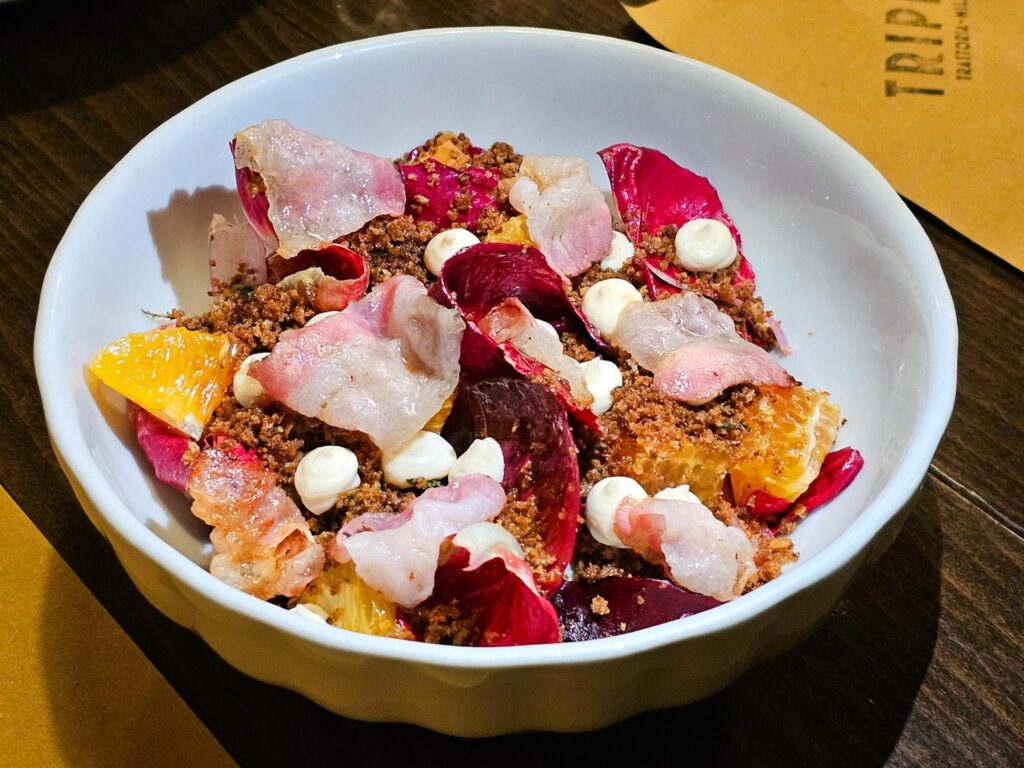 Radicchio di Verona, maionese al pecorino, arance tarocco, pane all'aglio e timo, lardo della trattoria Trippa di Milano.