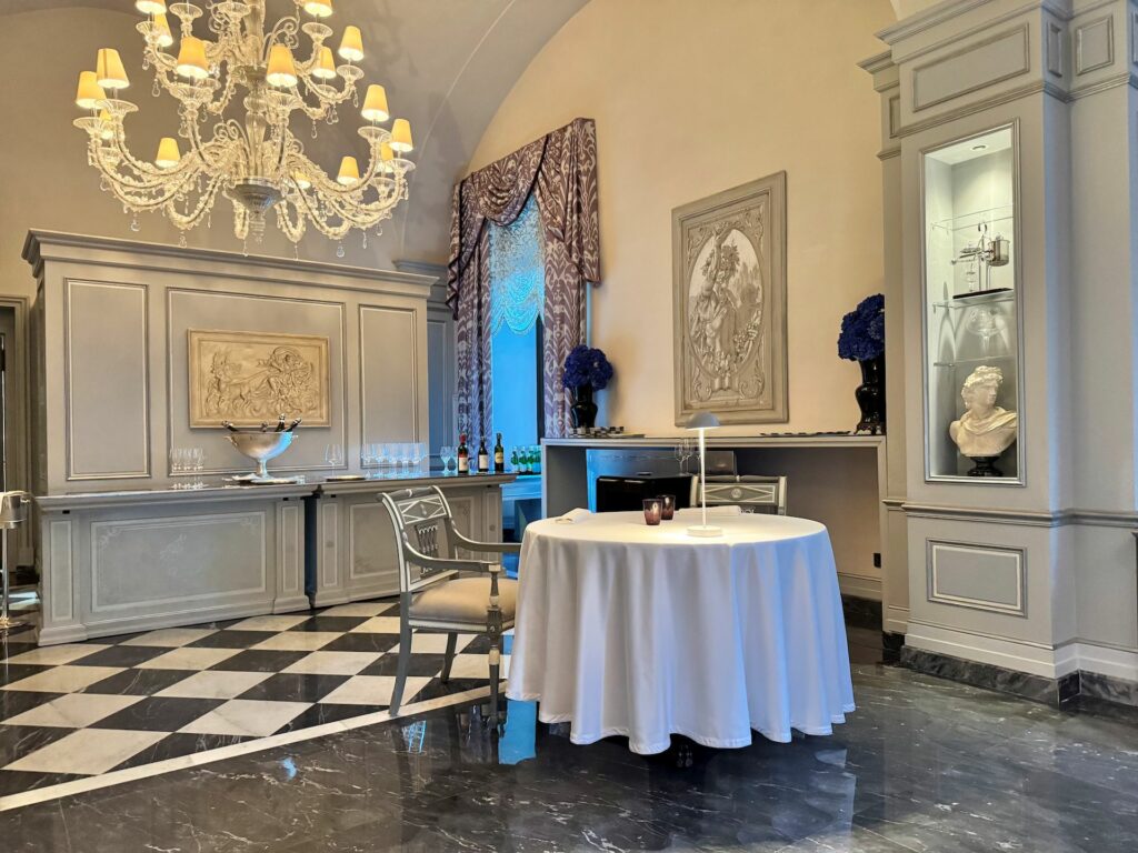 Un angolo dell’elegante sala de Il Palagio.