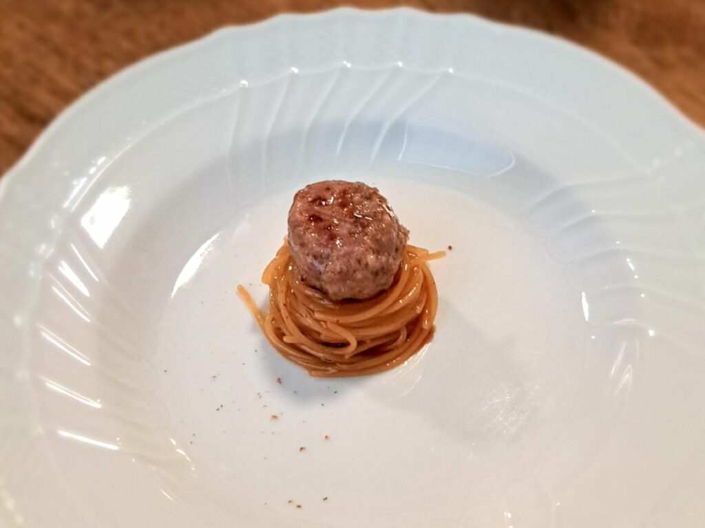 Spaghettino e polpetta.