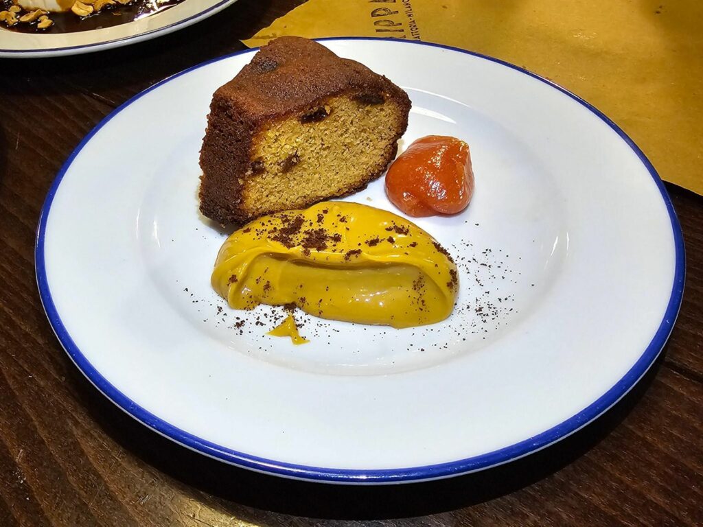 Torta di polenta al tamaro e limone, confettura di mele cotogne e zabaione al caffè.