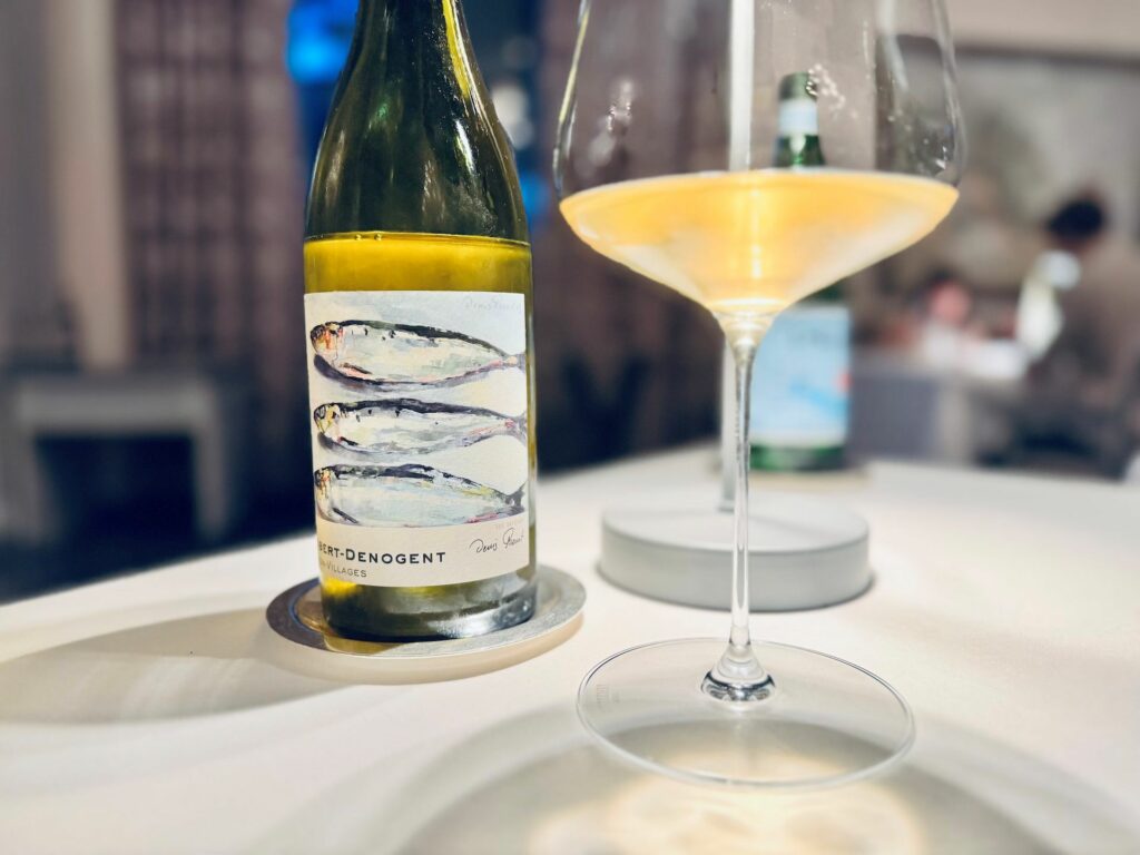 Una interpretazione autentica della Borgogna, 100% chardonnay, un vino dalla personalità magnetica.