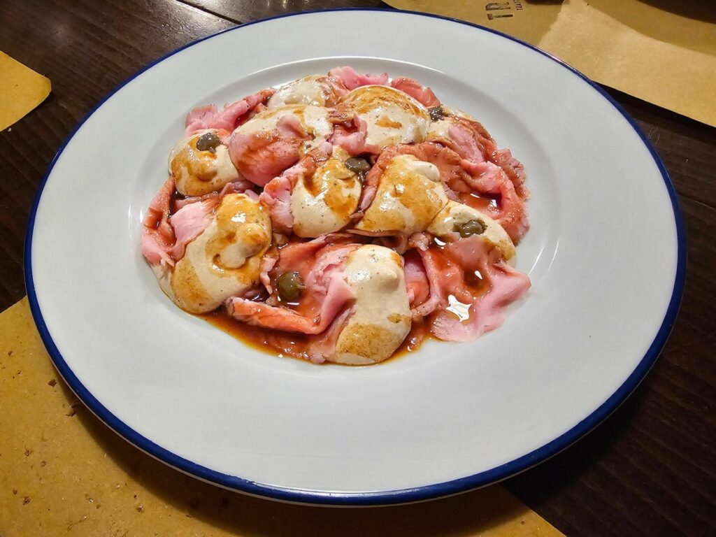 Vitello tonnato della trattoria Trippa di Milano.