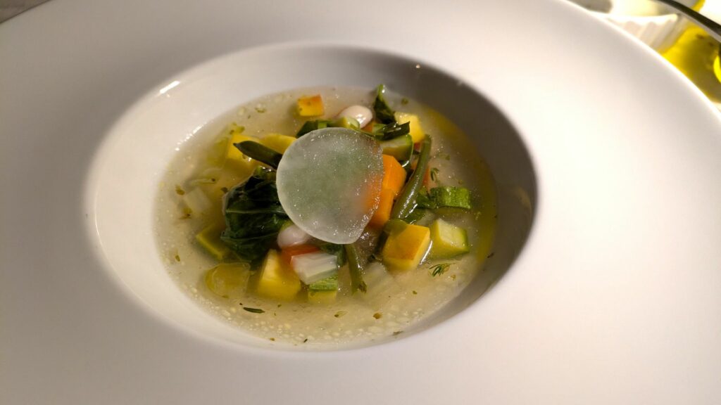 Minestrone estivo servito durante la cena dell'Eco del Mare e del Peposo.
