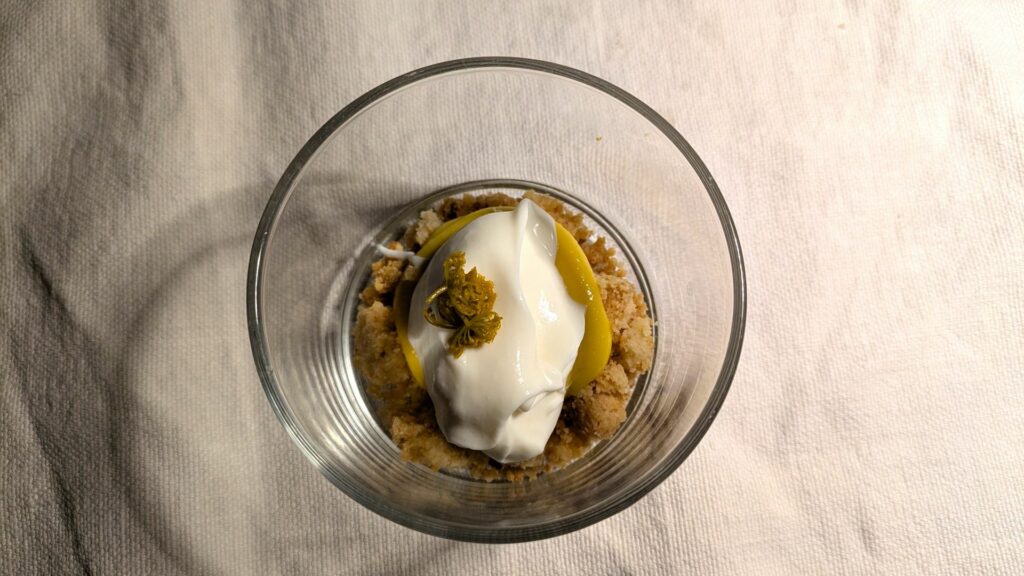 Il dessert: cioccolato bianco e passion fruit. Servito durante la cena dell'Eco del Mare e del Peposo.