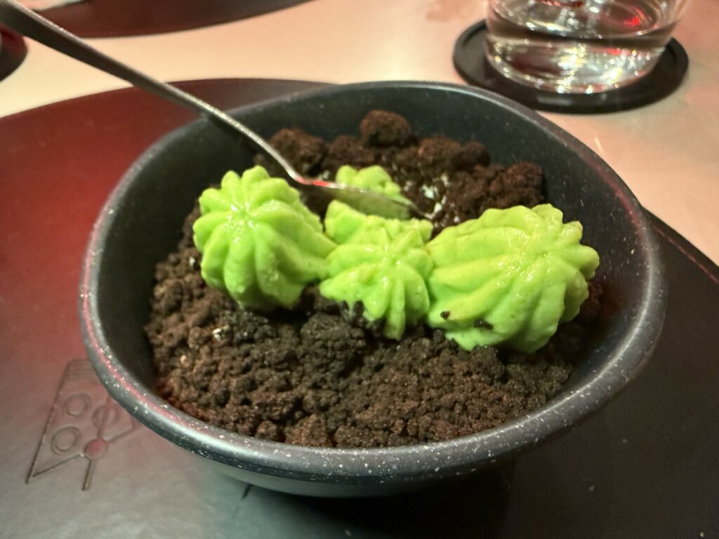 Piantala: semifreddo all'arancia con terra di cacao e mousse al cocco della pizzeria Quattro Quarti.