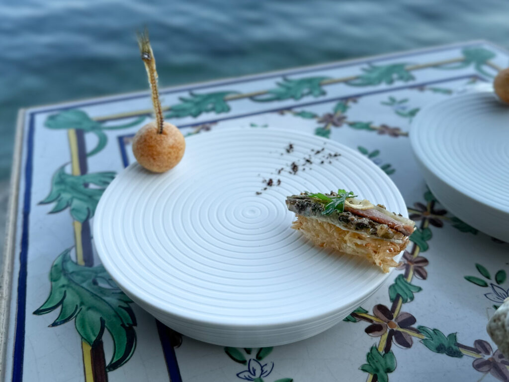 Sedano rapa, alici del cantabrico e Bon bon alla crema di broccoli dello chef Stefano Baiocco.