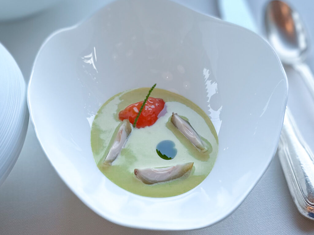 Seppia e zuppetta di pistacchio.