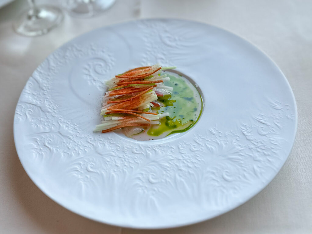 Branzino marinato, rapa, cetriolo dello chef Stefano Baiocco.