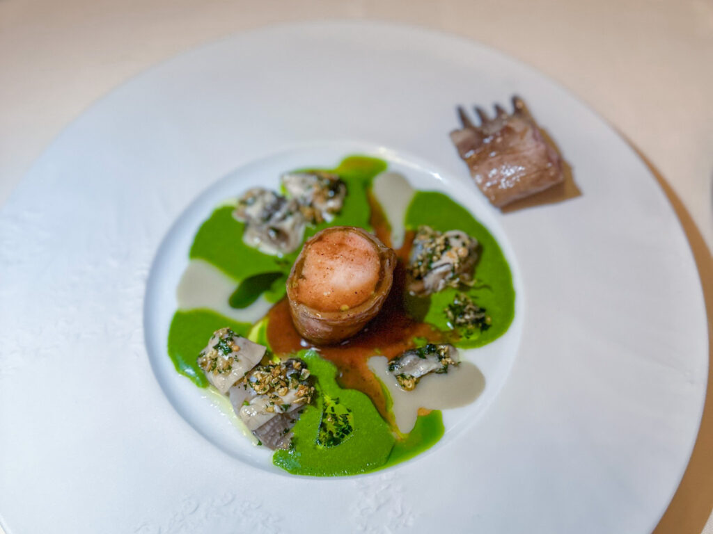 Coniglio arrostito, ostriche Gillardeau, salsa verde dello chef Stefano Baiocco.