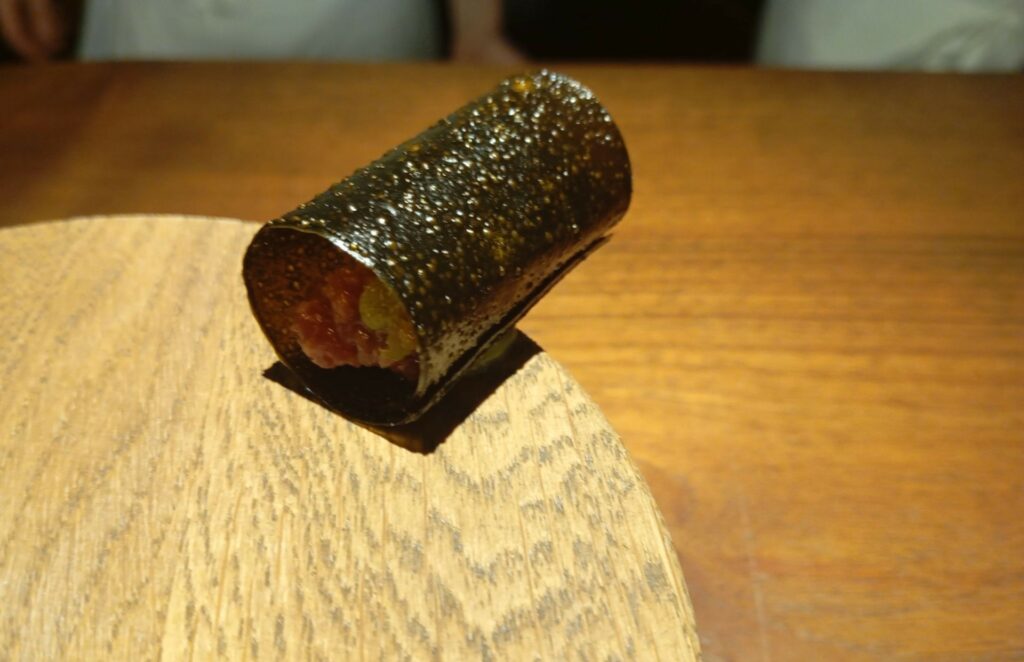 Cannolo di cavolo nero, la sua emulsione e tartare di podolica.