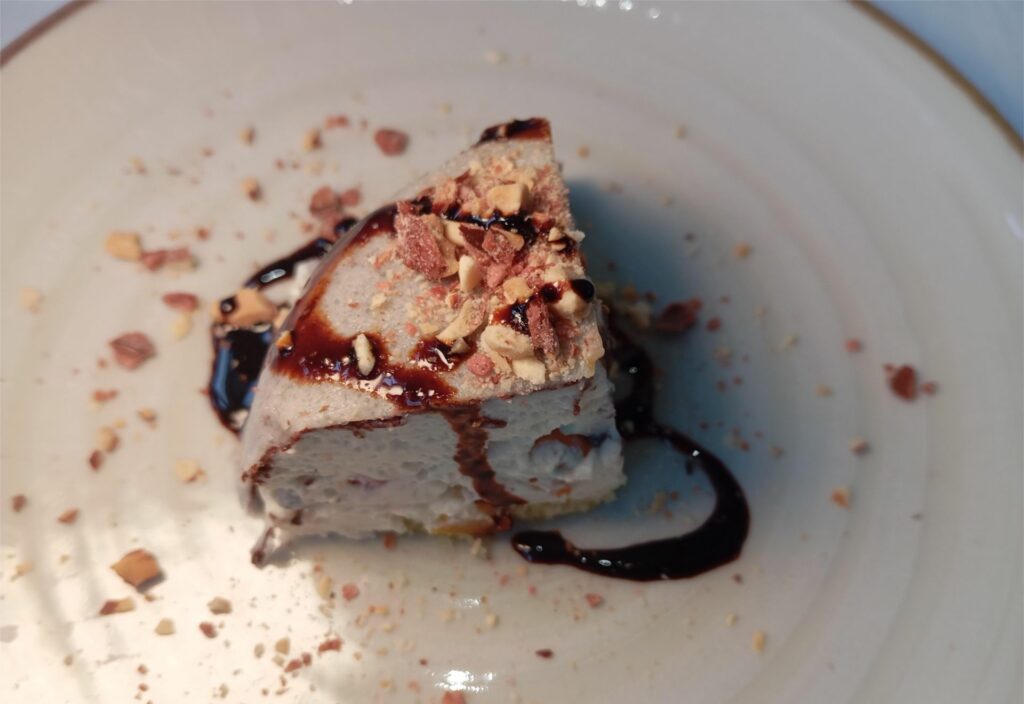 Quasi cassata: ricotta vaccina e mandorle.