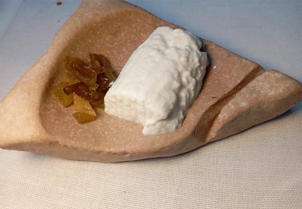 Ricotta con sedano caramellato.