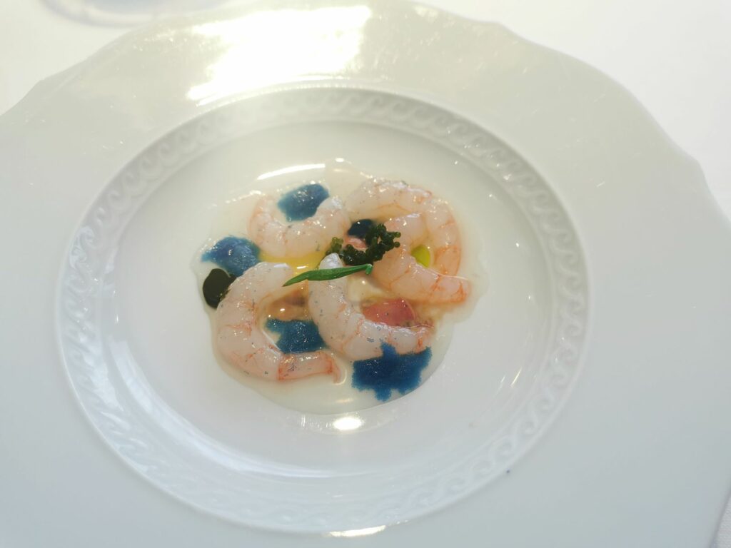 Gobbetti, acqua di alghe, testa uova di gobbetti, finocchio marino olio con foglia di fico.