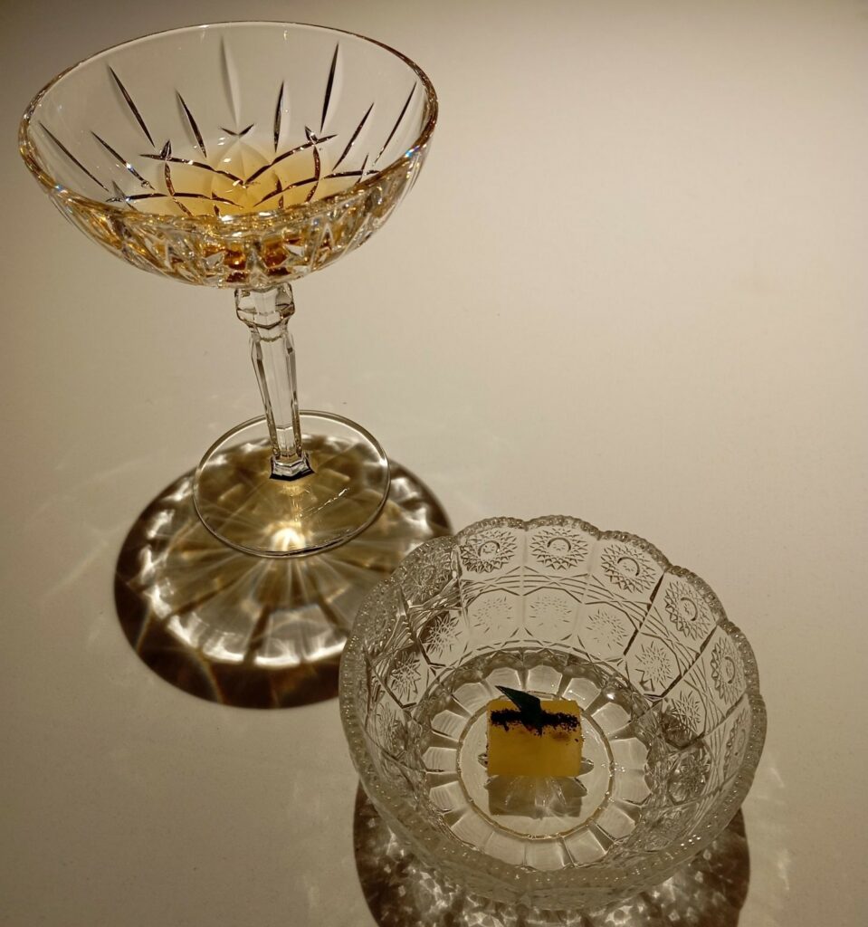 Mela, verbena odorosa e gelsomino.
