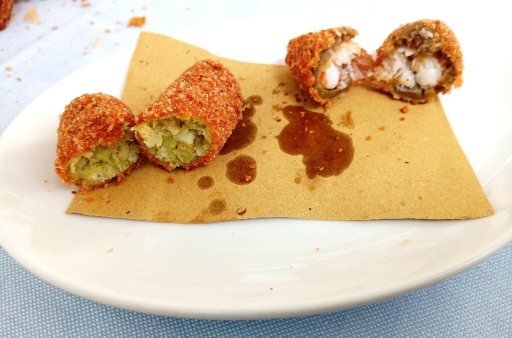 Olive e mazzancolle. Pasta di pesce e broccoli.