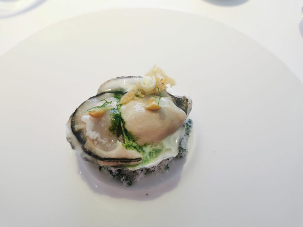 La Perla del Delta con assaggio di pane e burro e mandorla.