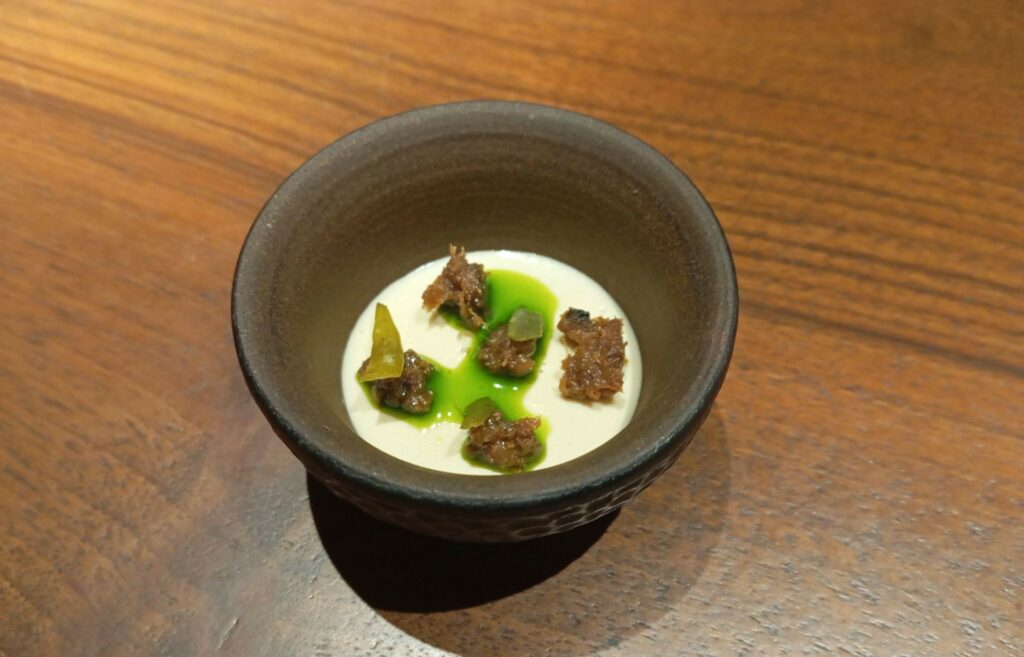 Panna cotta ai porcini, salsa xò e finocchio di mare sott'aceto del ristorante Hyle.