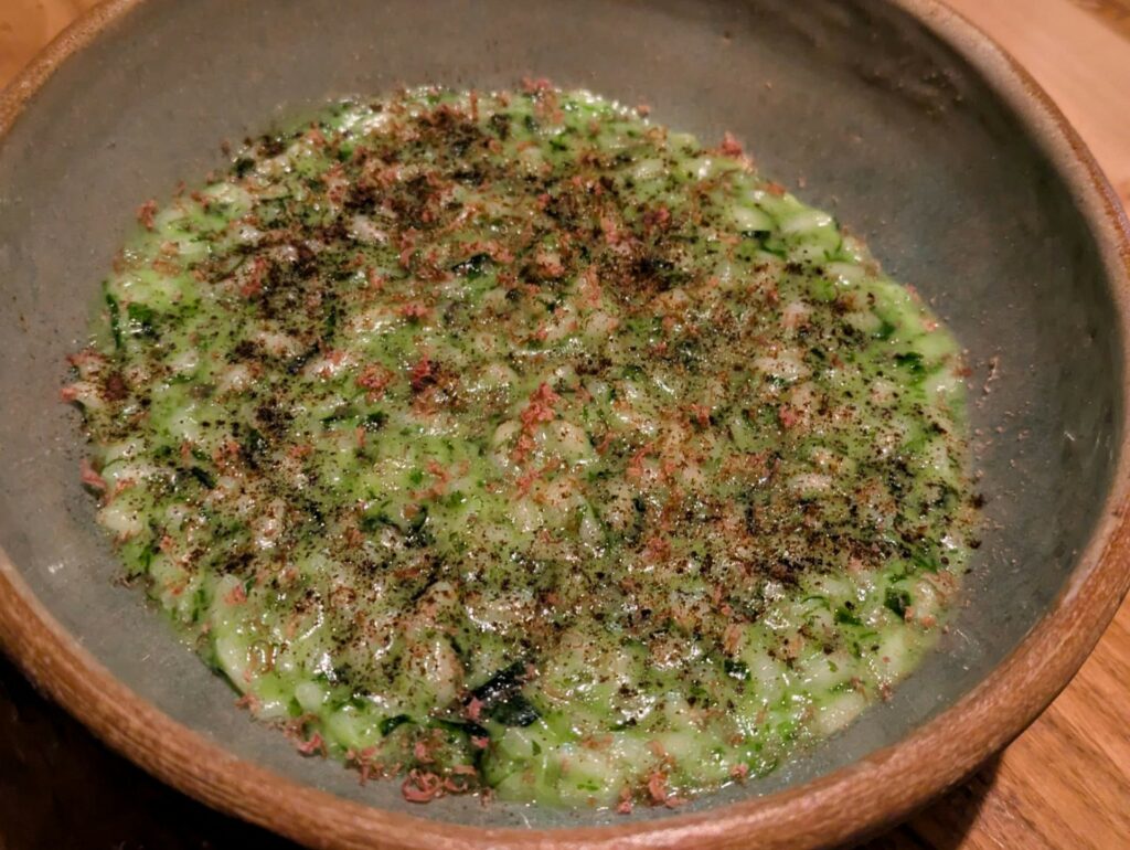 Riso, aglio orsino, bottarga di milza e alga kombu del ristorante Ant.