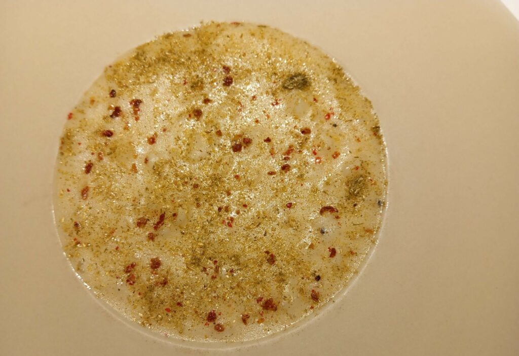 Riso riserva San Massimo, umeboshi, meliloto e falso pepe del ristorante Hyle.