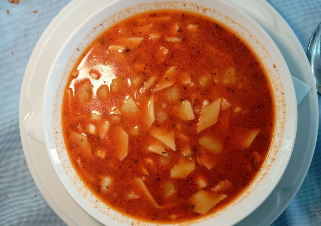 Quadrucci di patate in brodo di scorfano e gallinella.