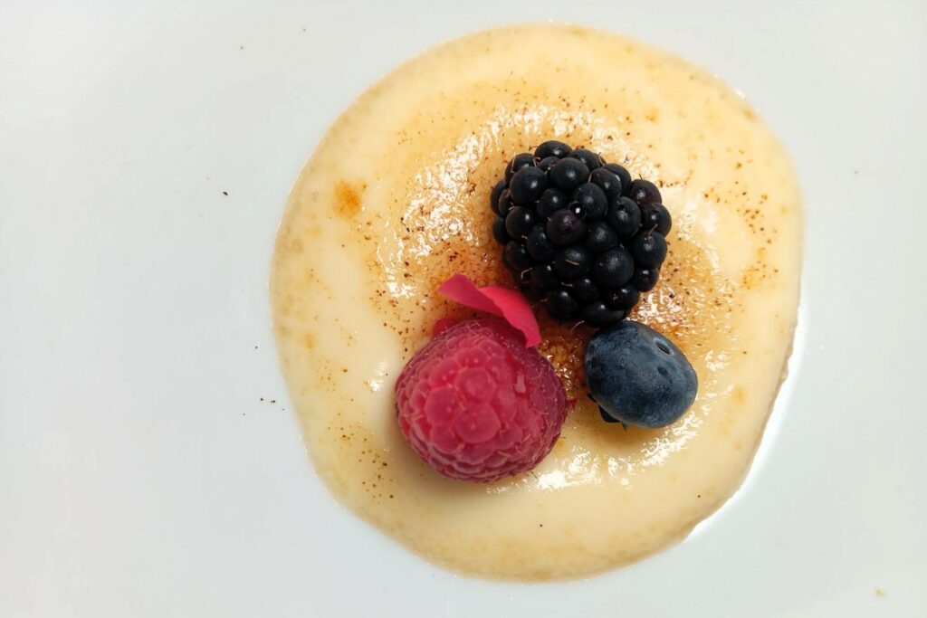 Crème brûlée e frutti di bosco del Ristorante Don Alfonso.