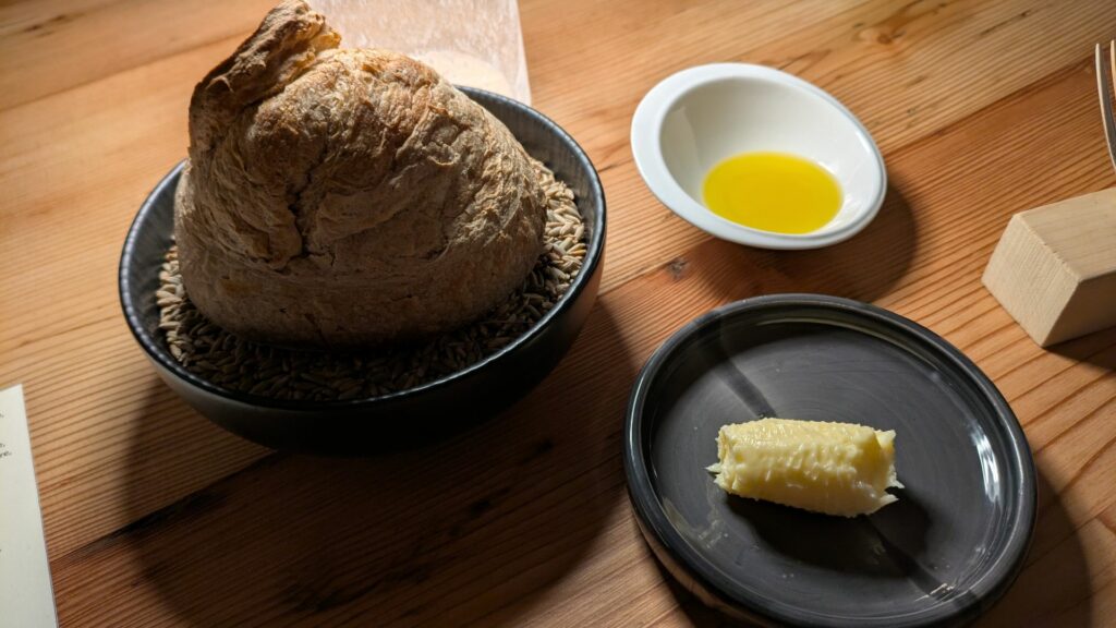 Pane, burro e olio del ristorante El Molin.