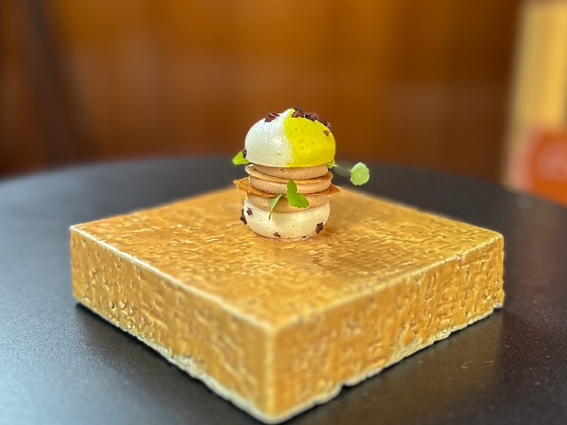 Macaron salato al foie gras