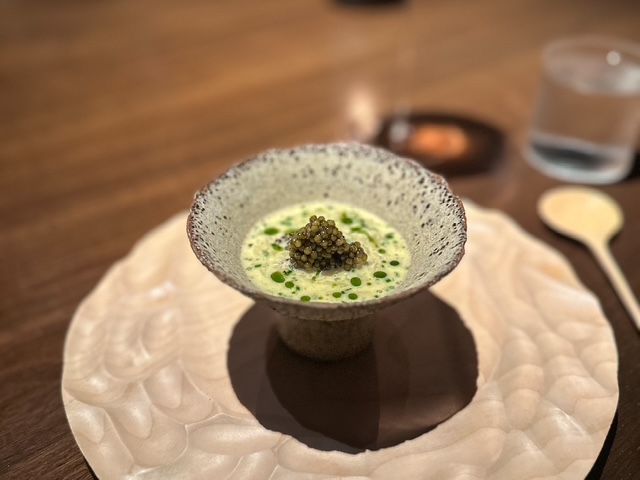 Caviale e fieno tostato.