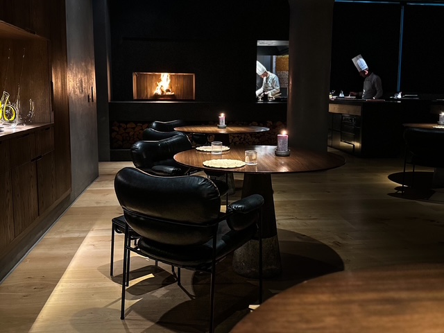 Interni del ristorante Maaemo