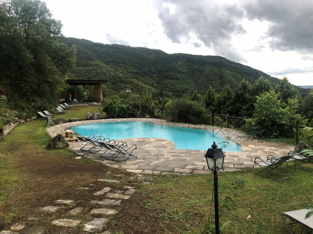 Graziosa piscina del Relais del ristorante Mater