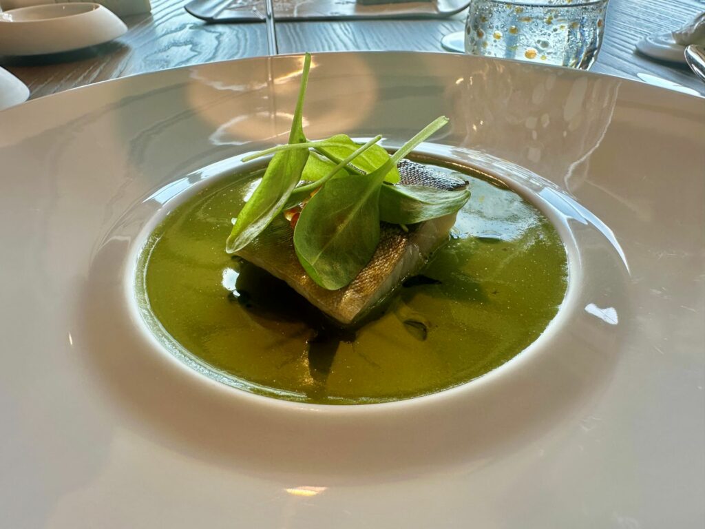 Salmerino mi-cuit, salsa Belleville.