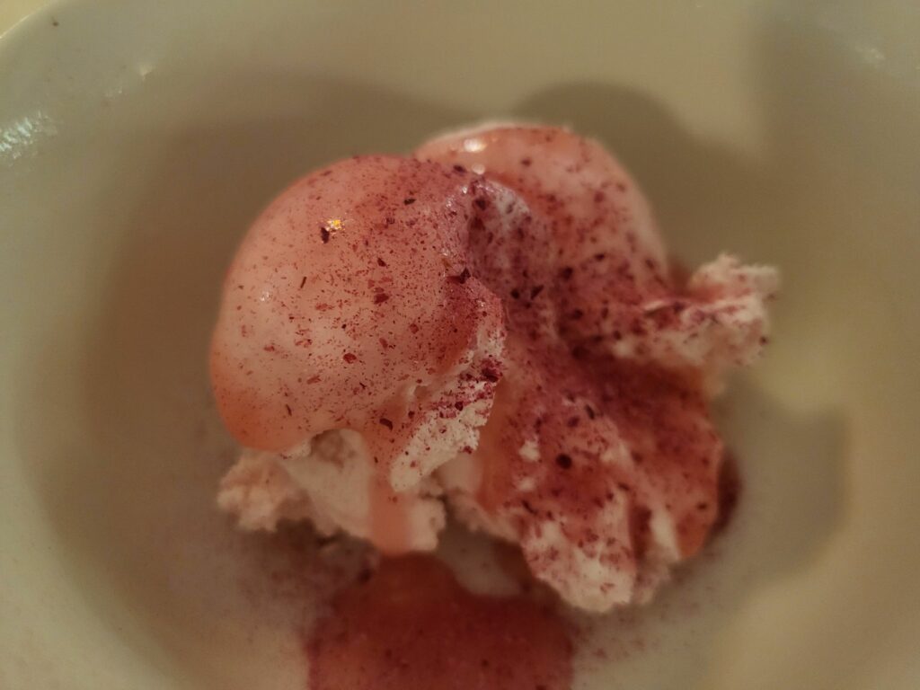 Sorbetto alle rose della Trattoria La Brinca