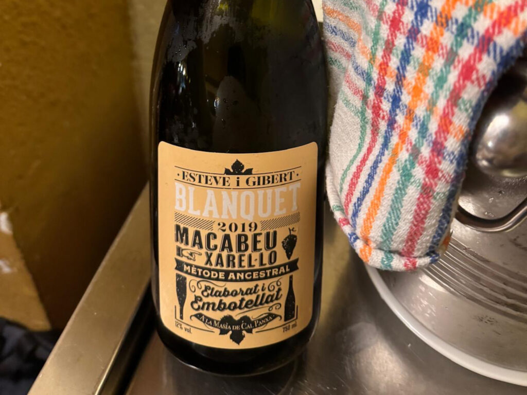 bottiglia di vino in accompagnamento