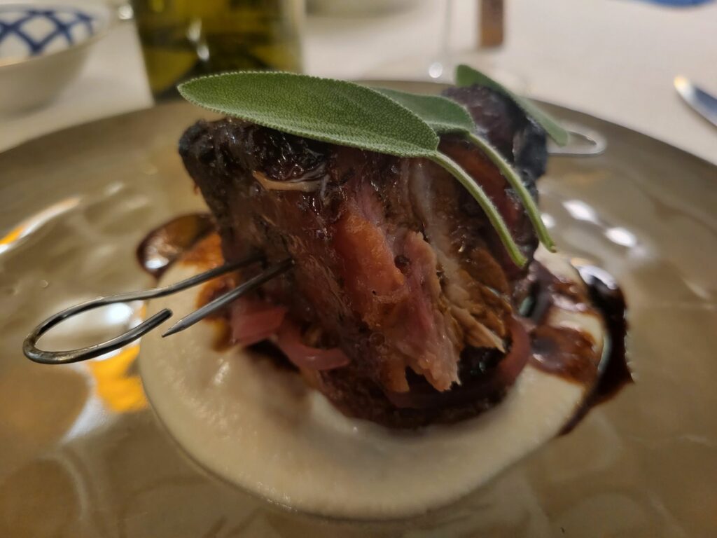 Punta di vitello al forno a legna alle bacche di ginepro (dettaglio)