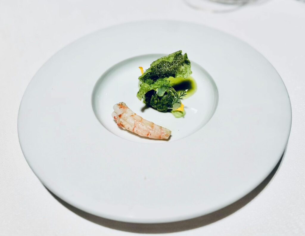 Gambero rosso su consistenze di fagiolini e taccole.