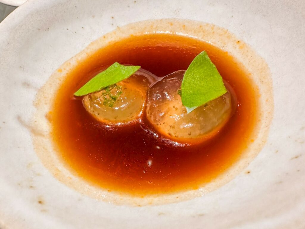 Orecchio di maiale con gelatina di prosciutto, Tang Yuan.