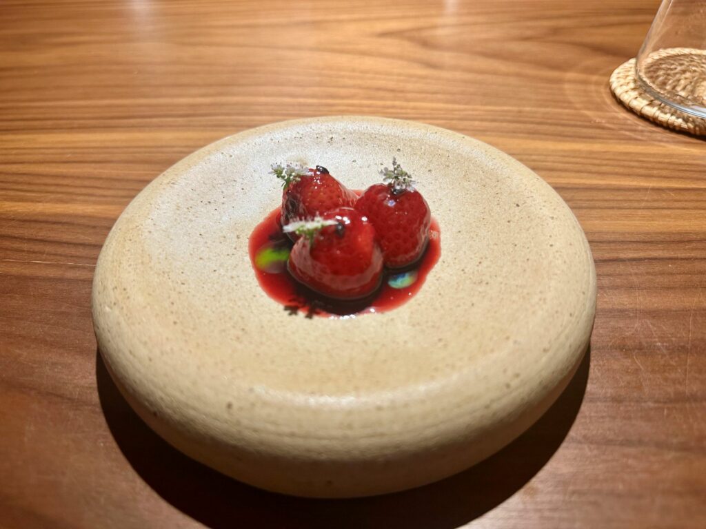 Fragole, coriandolo e sambuco.
